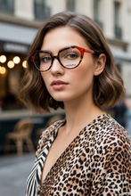 Load image into Gallery viewer, Ambre_04_Zo_-_Karavan_Eyeglasses_side woman