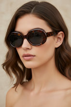 Load image into Gallery viewer, Zetta_108_-_Monkeyglasses_side_woman