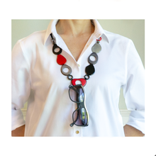 Charger l'image dans la galerie, Vi Pebbles black & red - Necklace Eyeglass holder in USA - cavaaller-Itwillbefine