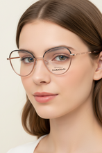 Load image into Gallery viewer, Agate_04_Ep_-_Karavan_Eyeglasses_side woman
