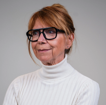 Load image into Gallery viewer, Alsace 45 - Monkeyglasses Eyeglasses side woman

