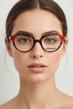 Load image into Gallery viewer, Ambre_04_Zo_-_Karavan_Eyeglasses_front woman
