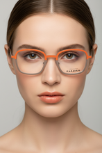 Load image into Gallery viewer, Basalte_05_Io_-_Karavan_Eyeglasses_front woman
