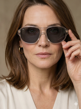 Lade das Bild in den Galerie-Viewer, Buzios Pz Pink &amp; Tortoise Sunglasses | French Aviator Frames by François Pinton woman
