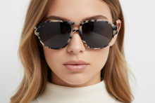 Charger l'image dans la galerie, Buzios Zw - Francois Pinton Sunglasses - Beige &amp; Brown Tortoise Acetate Aviator
