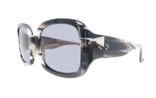 Charger l'image dans la galerie, Kelly Ne Grey Horn Aged Acetate Sunglasses | Francois Pinton Side2
