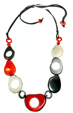 Lade das Bild in den Galerie-Viewer, Pebbles C22100 | Eyeglass Holder Necklace | Red &amp; Black Tagua
