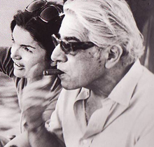 Load image into Gallery viewer, Onassis in Onao sunglasses with Jacky-O
