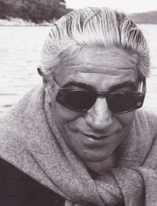 Onassis in Onao sunglasses